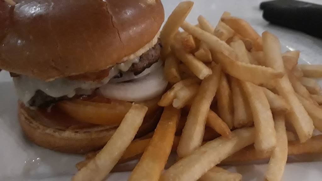 Ellingtons Restaurant | restaurant | 3912 Vincennes Rd, Indianapolis, IN 46268, USA | 3178727700 OR +1 317-872-7700