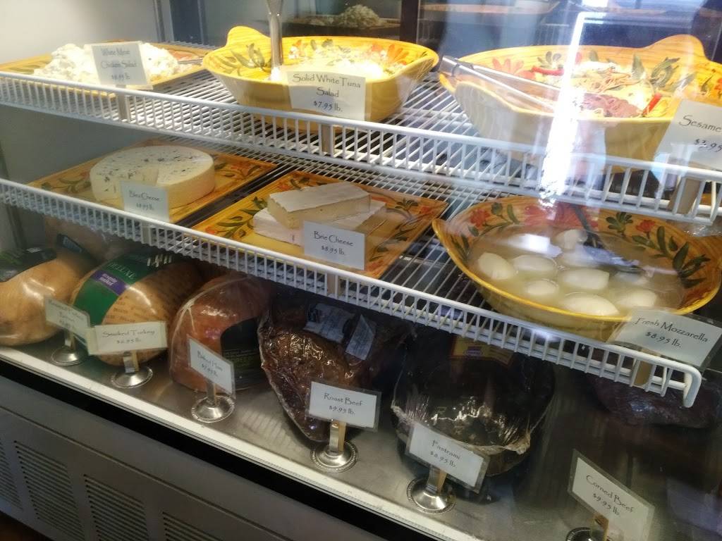 West Main Market | meal takeaway | 123 W Main St, Luray, VA 22835, USA | 5407431125 OR +1 540-743-1125