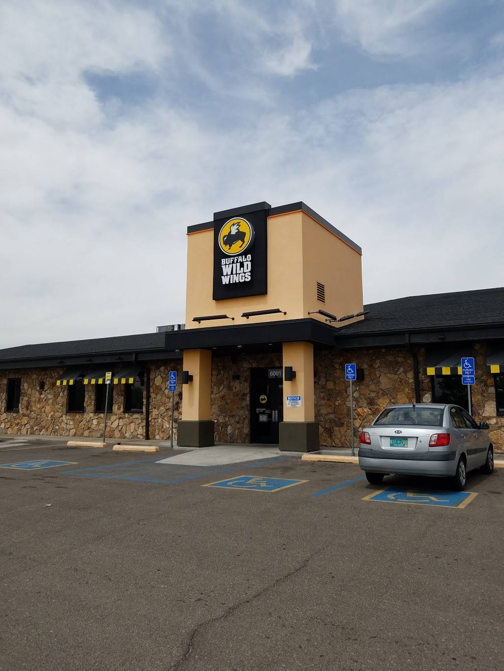 Buffalo Wild Wings | meal takeaway | 6001 Iliff Rd NW, Albuquerque, NM 87121, USA | 5053529464 OR +1 505-352-9464