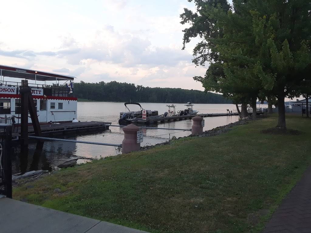 Half Moon | restaurant | 48 S Front St, Hudson, NY 12534, USA | 5188281562 OR +1 518-828-1562