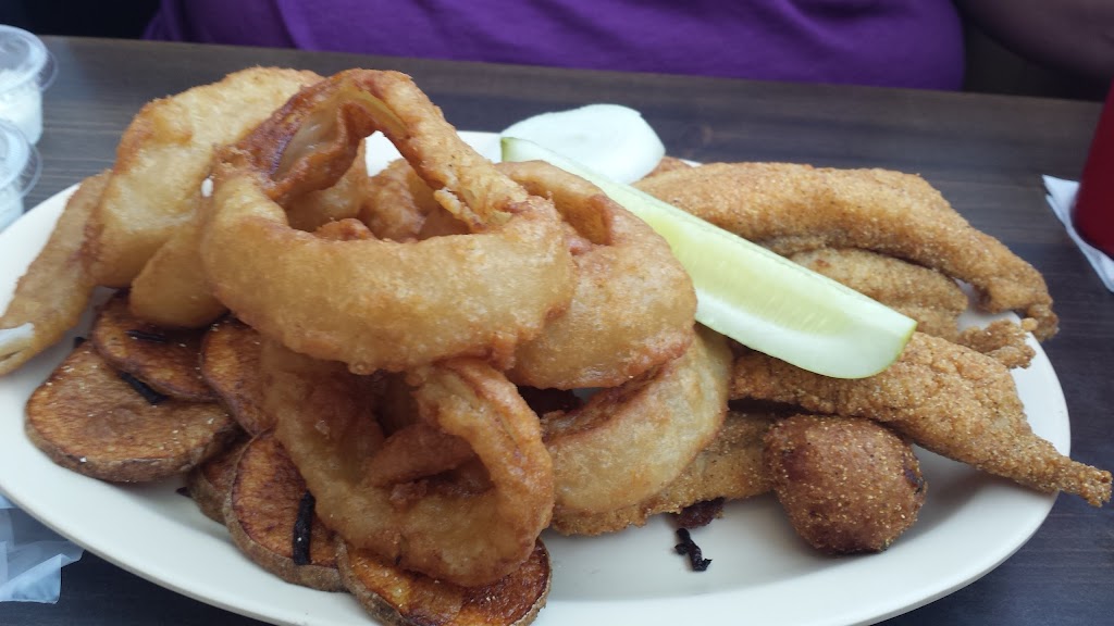 Carolinas Ice Cream Shop And Café | restaurant | 10129 Missouri T, Wappapello, MO 63966, USA | 5732228884 OR +1 573-222-8884