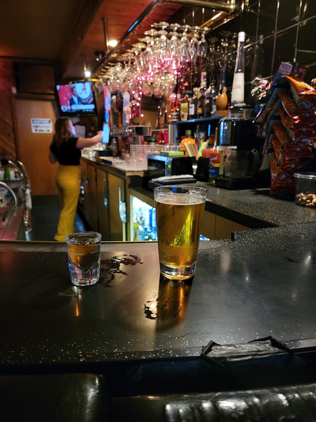 Gold Room Saloon | restaurant | 903 S Mt Shasta Blvd, Mt Shasta, CA 96067, USA | 5309188939 OR +1 530-918-8939