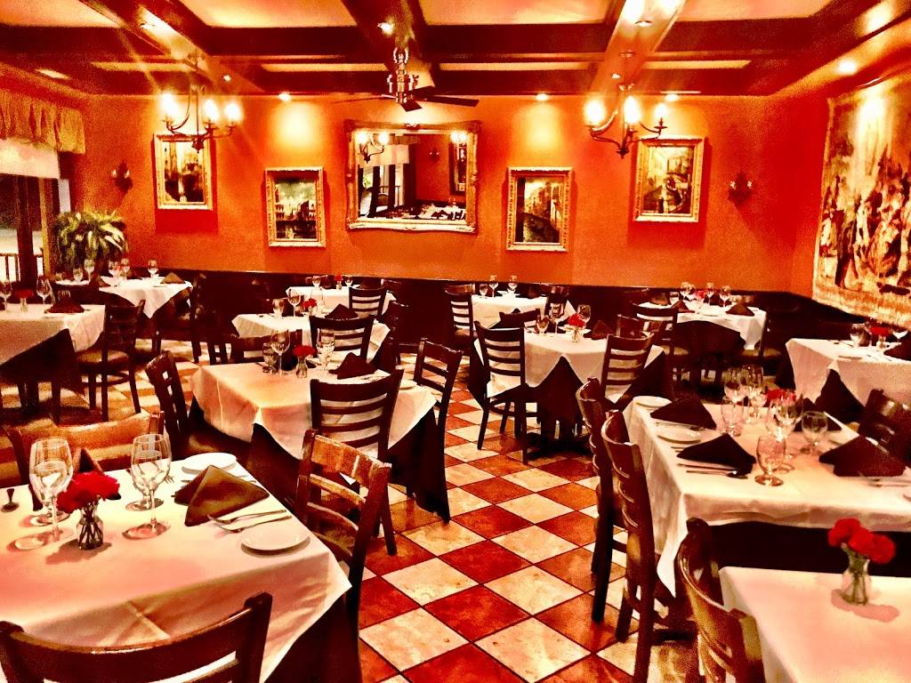 Avellinos Italian Restaurant | restaurant | 1813 Post Rd, Fairfield, CT 06824, USA | 2032541458 OR +1 203-254-1458