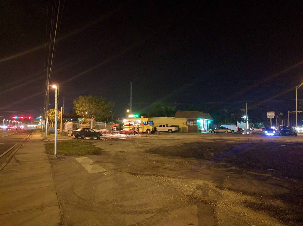 Between The Bunz | meal takeaway | 15700 SW 288th St, Homestead, FL 33033, USA | 3058146412 OR +1 305-814-6412