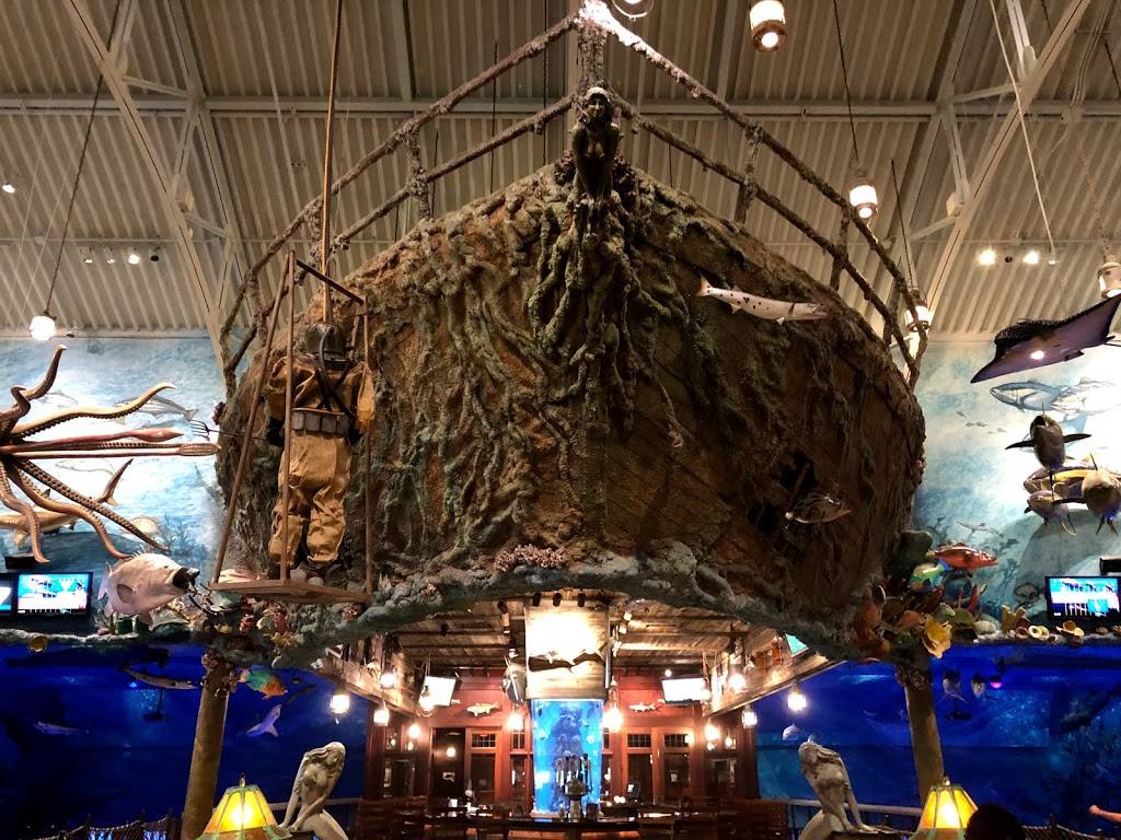 Uncle Bucks Fish Bowl and Grill | restaurant | 1000 Bass Pro Shops Dr, East Peoria, IL 61611, USA | 3094273300 OR +1 309-427-3300