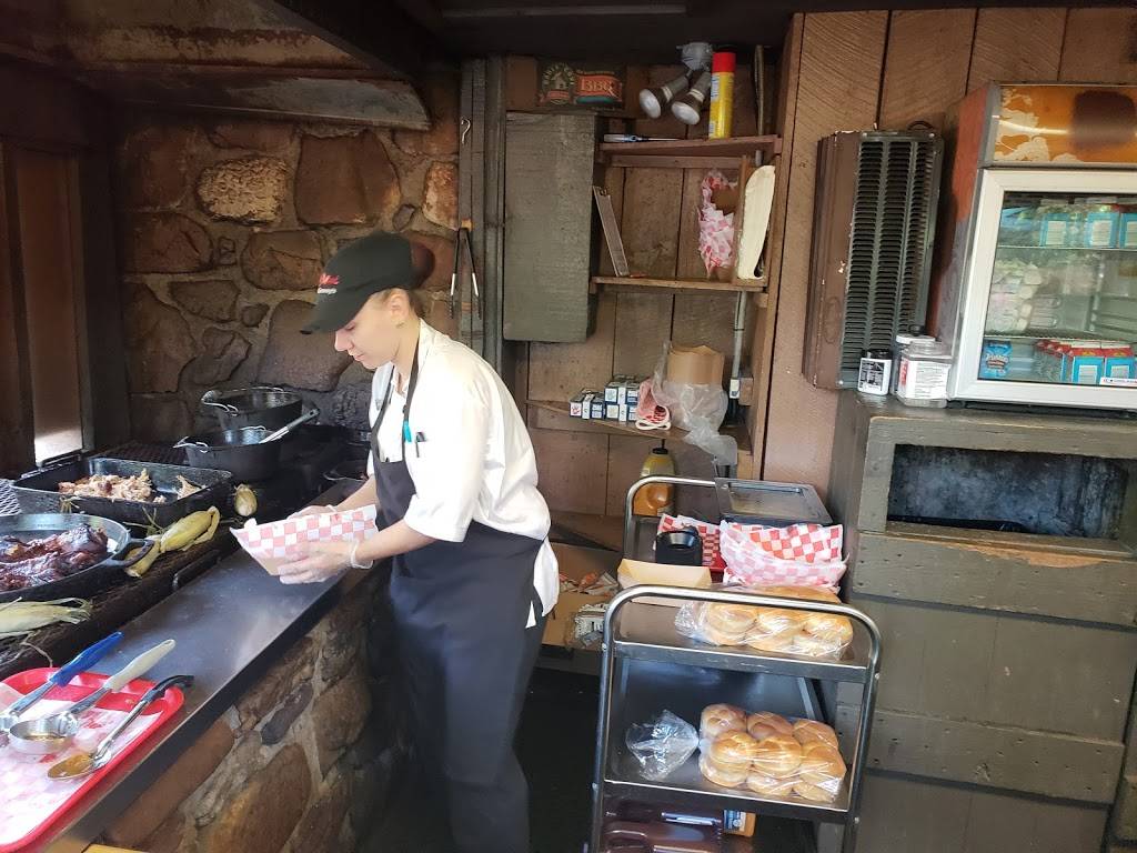 Miss Lillians Smoke House | restaurant | 2700 Dollywood Parks Blvd, Pigeon Forge, TN 37863, USA | 8003655996 OR +1 800-365-5996