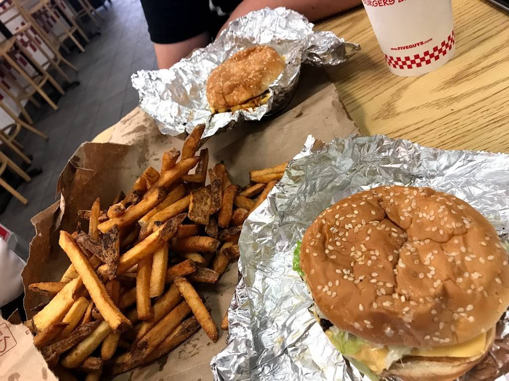 Five Guys | meal takeaway | 313 Houston St, Fort Worth, TX 76102, USA | 8173489623 OR +1 817-348-9623