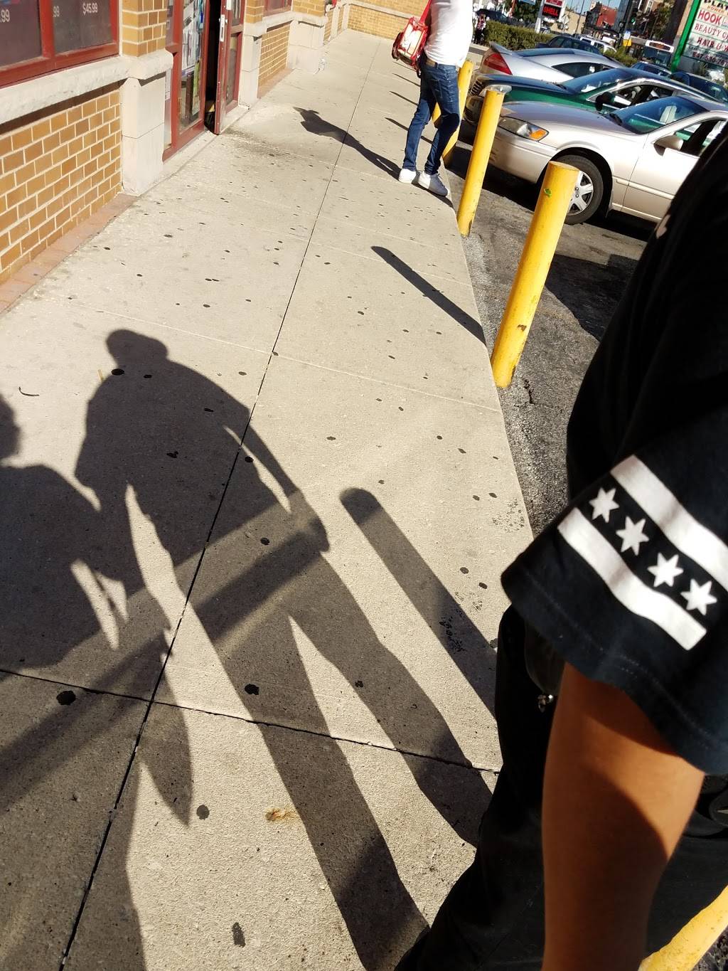 Hook Fish & Chicken | restaurant | 3937, 4024 West Roosevelt Road, Chicago, IL 60624, USA | 7737229566 OR +1 773-722-9566