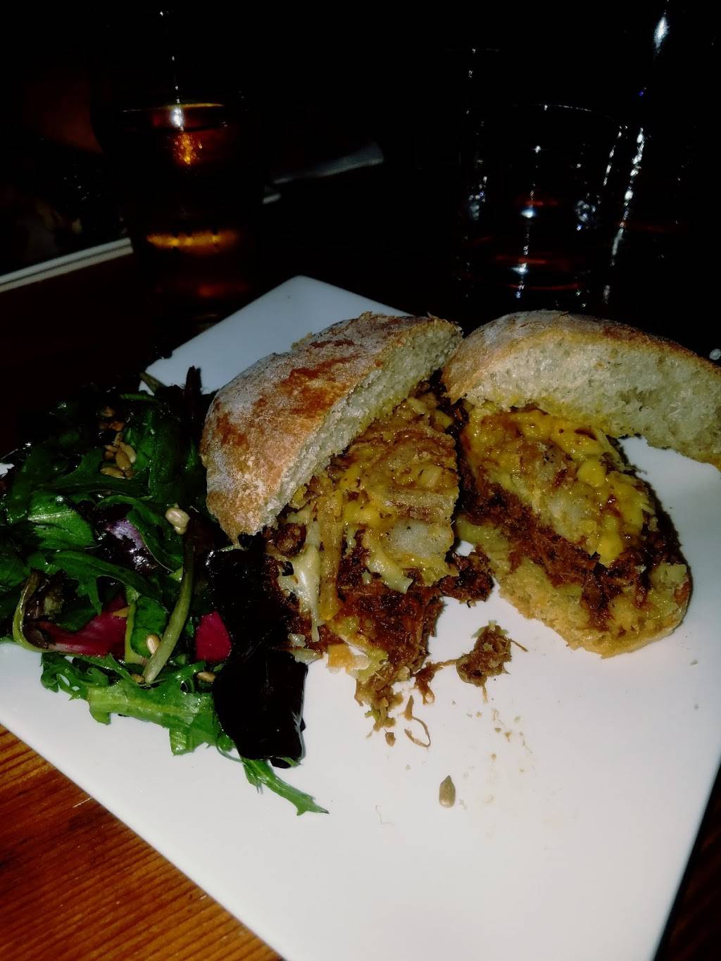 Tabor Tavern | restaurant | 5325 E Burnside St, Portland, OR 97215, USA | 5032083544 OR +1 503-208-3544