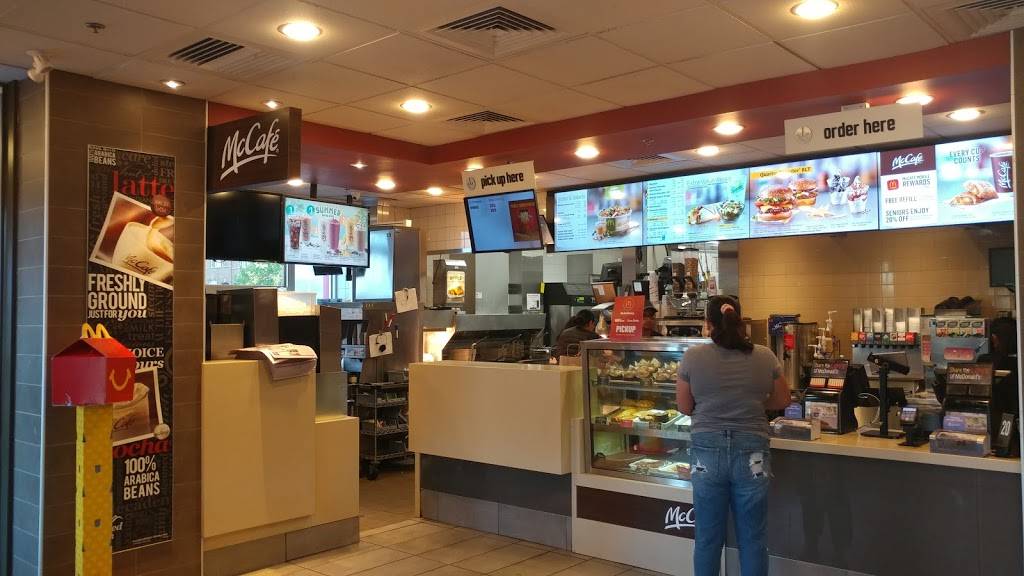 McDonalds | cafe | 5636 Glen Erin Dr, Mississauga, ON L5M 6B1, Canada | 9058127187 OR +1 905-812-7187