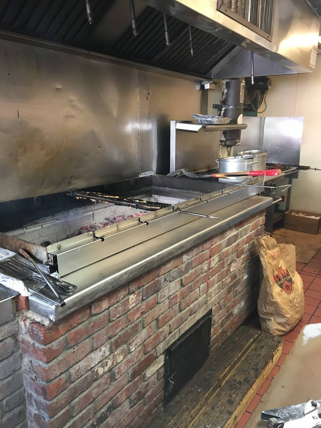 Algarve Barbeque | restaurant | 1040 North Ave, Elizabeth, NJ 07201, USA | 9083520422 OR +1 908-352-0422