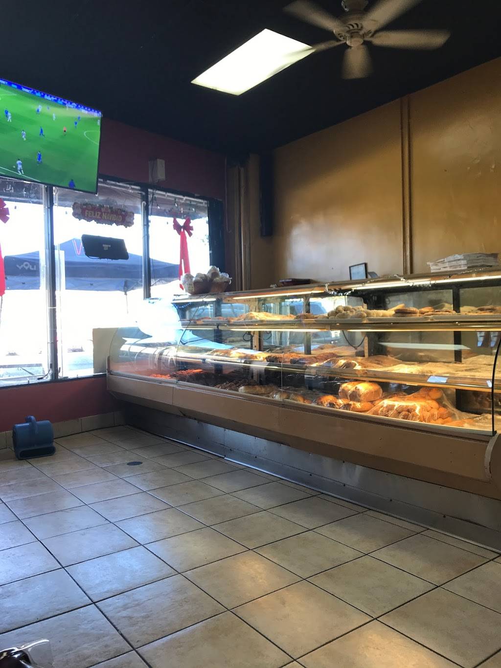 Panadería y restaurante Chapines | restaurant | 1520 W 7th St, Los Angeles, CA 90017, USA | 2134830656 OR +1 213-483-0656