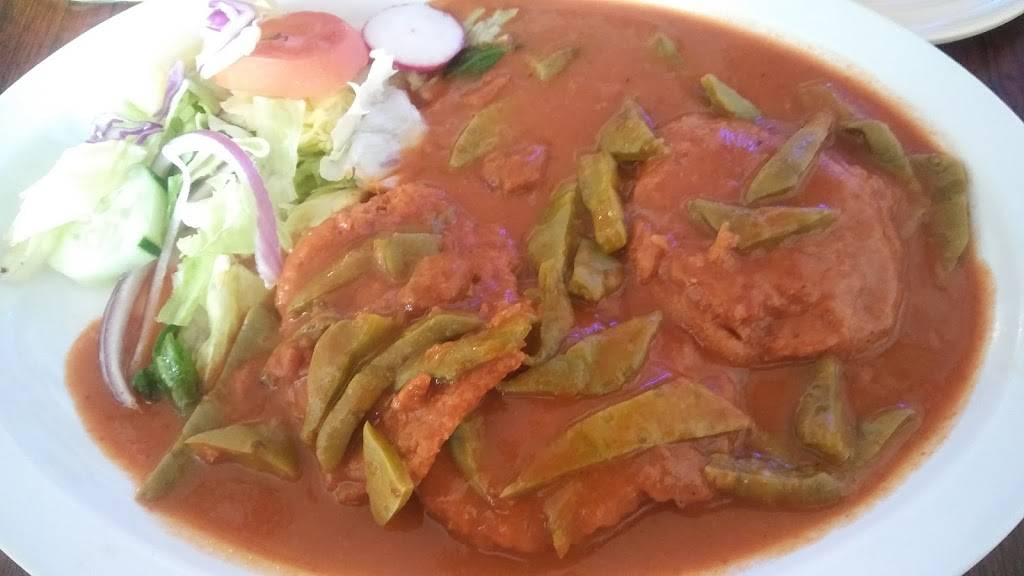 La Perla | restaurant | 10623 Prairie Ave, Inglewood, CA 90303, USA | 3106775277 OR +1 310-677-5277