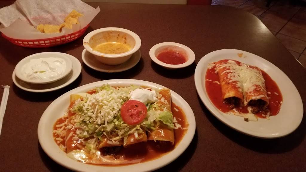 El Rancho | restaurant | 119 N Main St, Stuart, VA 24171, USA | 2766948555 OR +1 276-694-8555