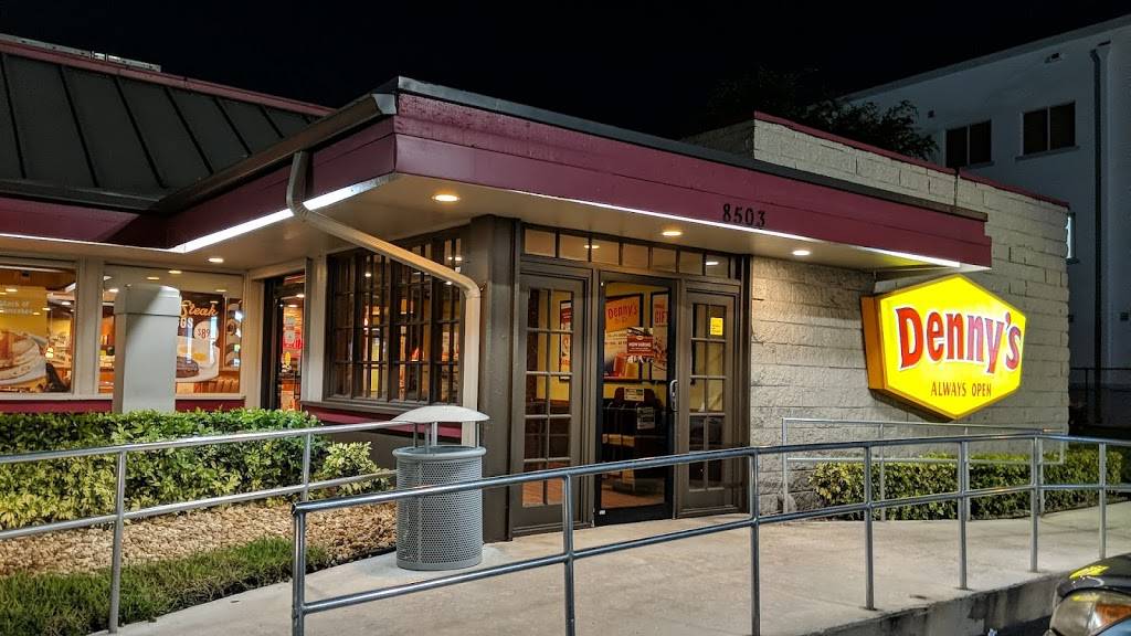 Dennys | restaurant | 8503 SW 40th St, Miami, FL 33155, USA | 3052233067 OR +1 305-223-3067