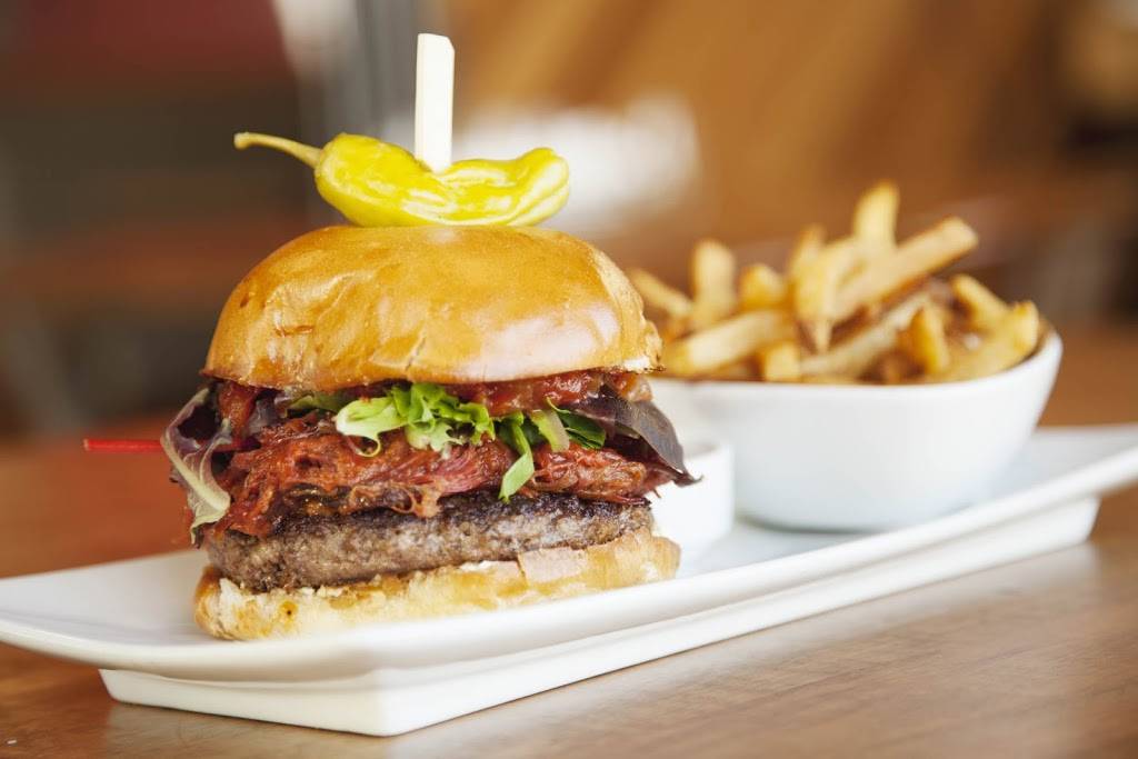 Baxters Landing | restaurant | 419 King St W #2030a, Oshawa, ON L1J 2K5, Canada | 9052150132 OR +1 905-215-0132