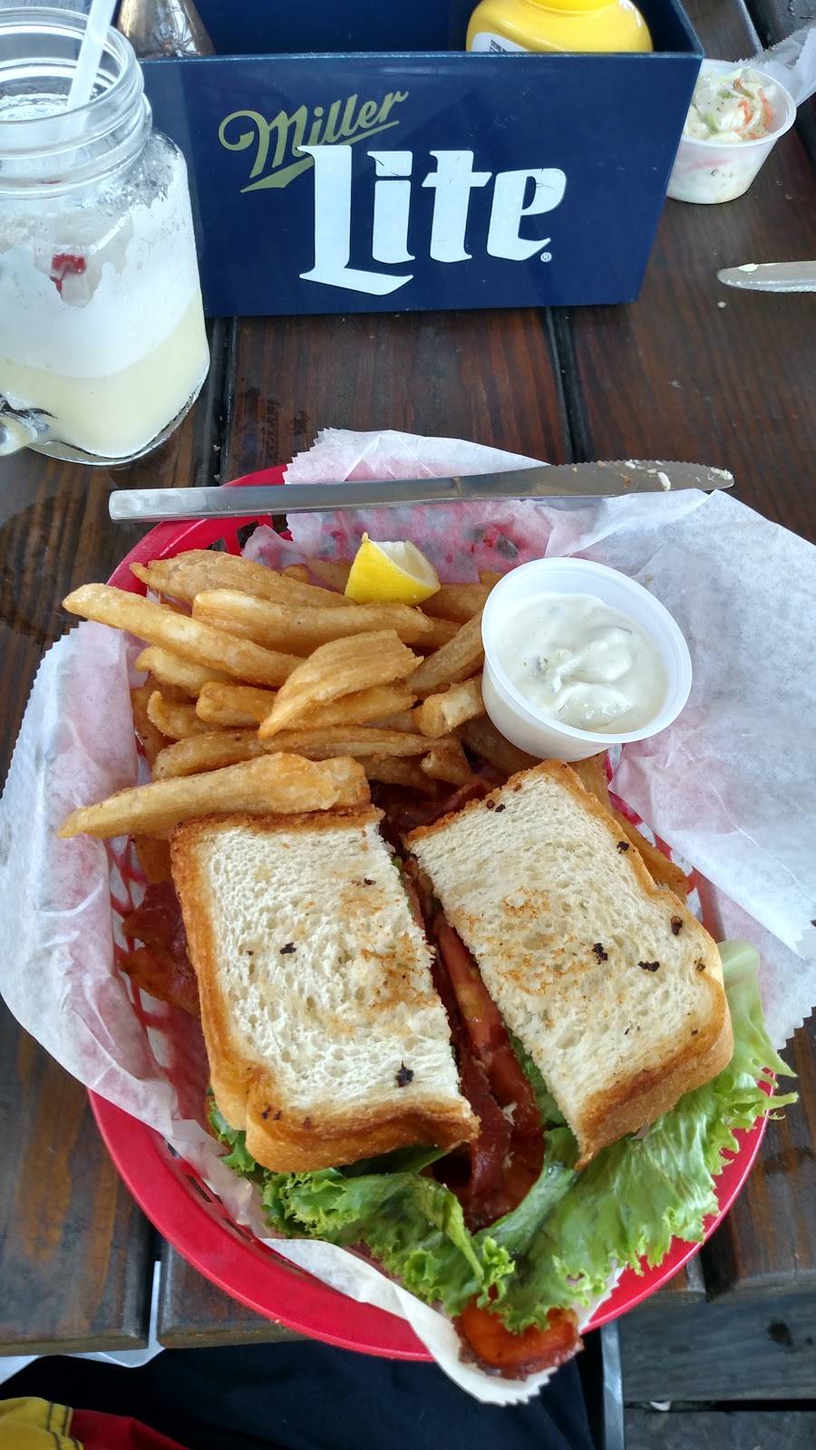 Johnson Creek Tavern | restaurant | 2141 Sea Island Pkwy, St Helena Island, SC 29920, USA | 8438384166 OR +1 843-838-4166