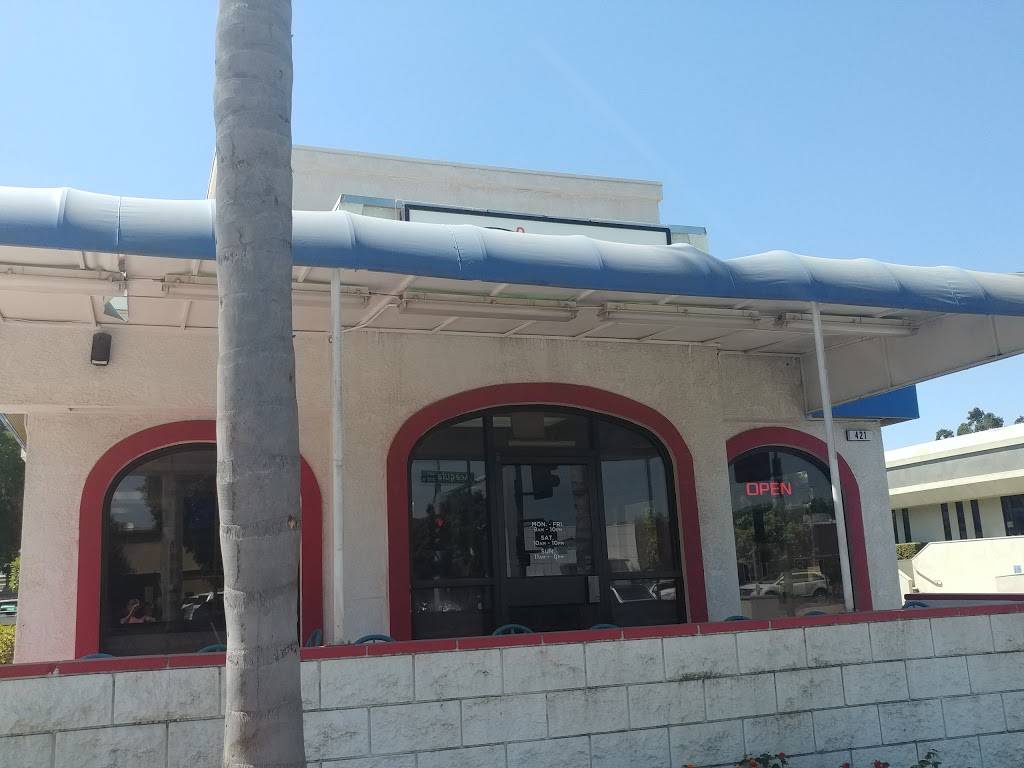 Docs Drive In | restaurant | 421 W Acequia Ave, Visalia, CA 93291, USA | 5596354934 OR +1 559-635-4934