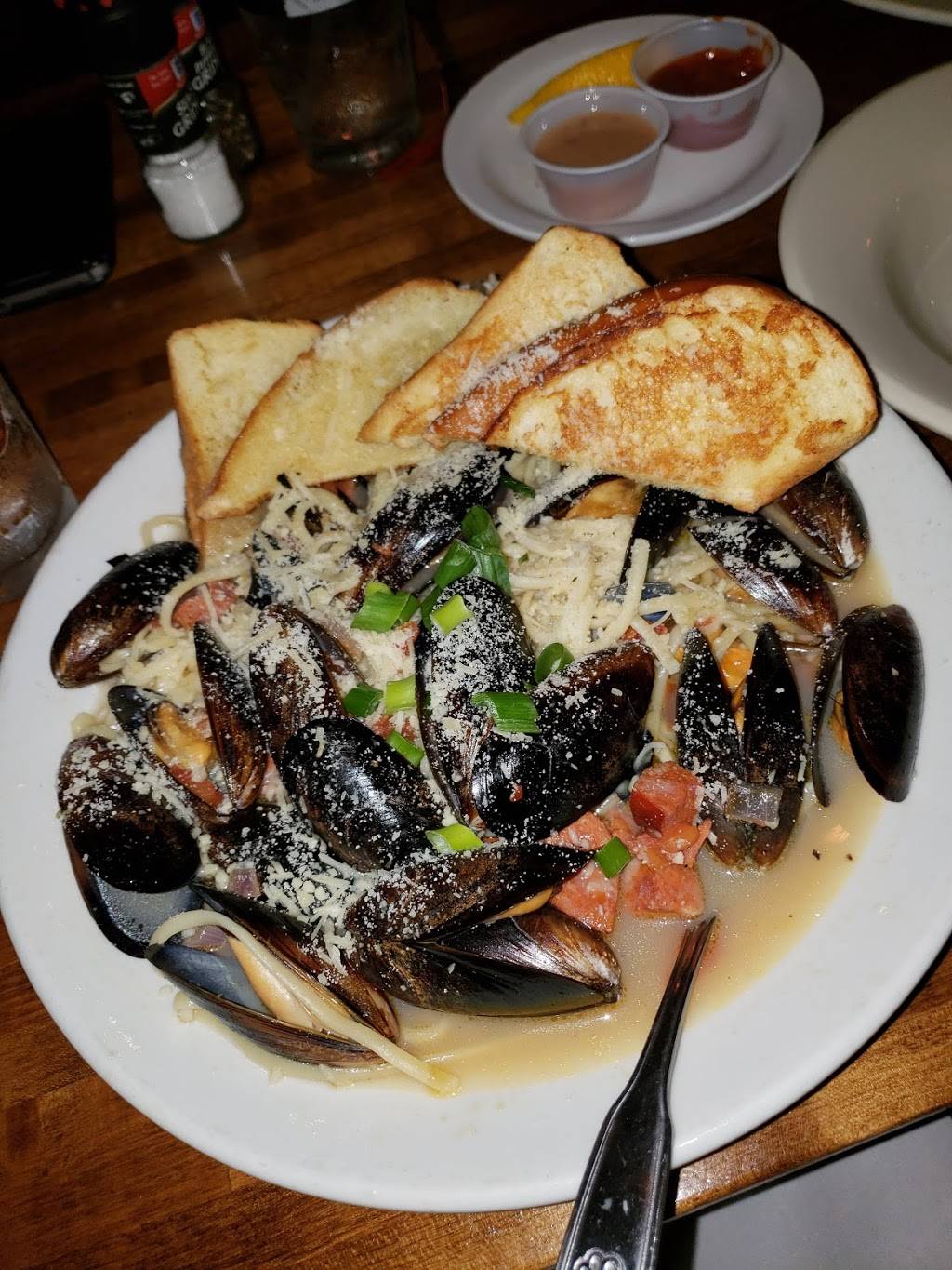 Quahog Republic Whalers Tavern | restaurant | 24 N Water St, New Bedford, MA 02740, USA | 7742066303 OR +1 774-206-6303