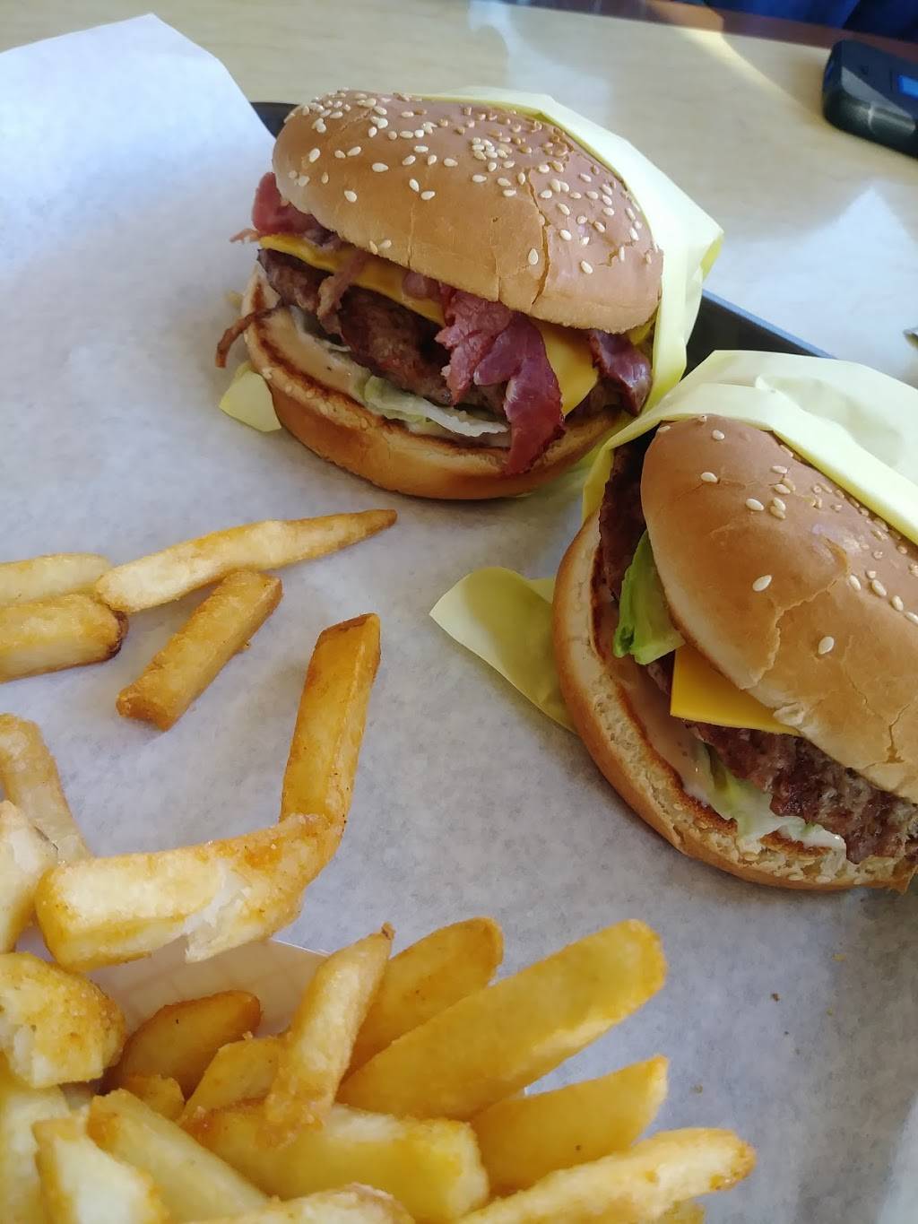 Queens Burgers | restaurant | 6705 Foothill Blvd, Tujunga, CA 91042, USA | 8183532495 OR +1 818-353-2495