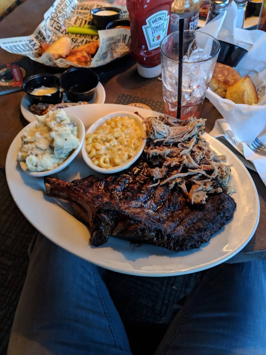 Calhouns on Pellissippi Parkway | restaurant | 10020 Kingston Pike, Knoxville, TN 37922, USA | 8656733444 OR +1 865-673-3444