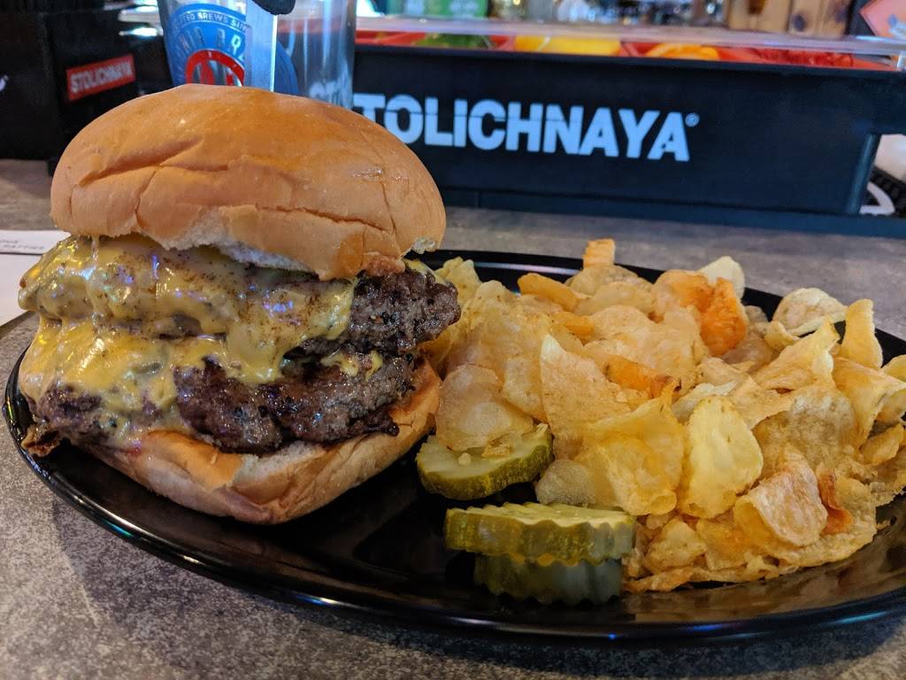 Hoppers Bar & Grill | restaurant | 119 S Olive St, Waconia, MN 55387, USA | 9524421149 OR +1 952-442-1149