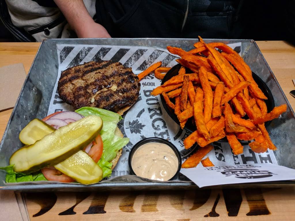 The Works Gourmet Burger Bistro | restaurant | 1405 Upper James St, Hamilton, ON L9B 1K2, Canada | 9053836668 OR +1 905-383-6668