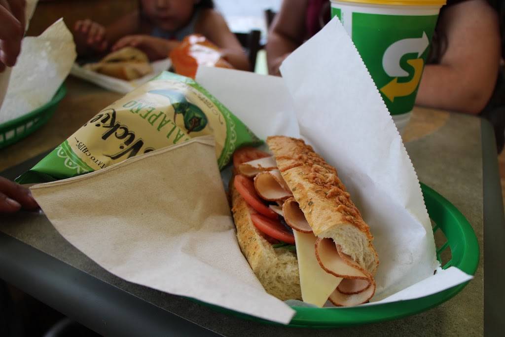Subway | meal takeaway | 2129 Central Ave NW, Albuquerque, NM 87104, USA | 5052420366 OR +1 505-242-0366
