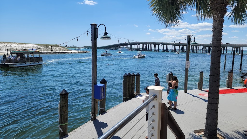 Harry Ts Lighthouse | restaurant | 46 Harbor Blvd, Destin, FL 32541, USA | 8506544800 OR +1 850-654-4800