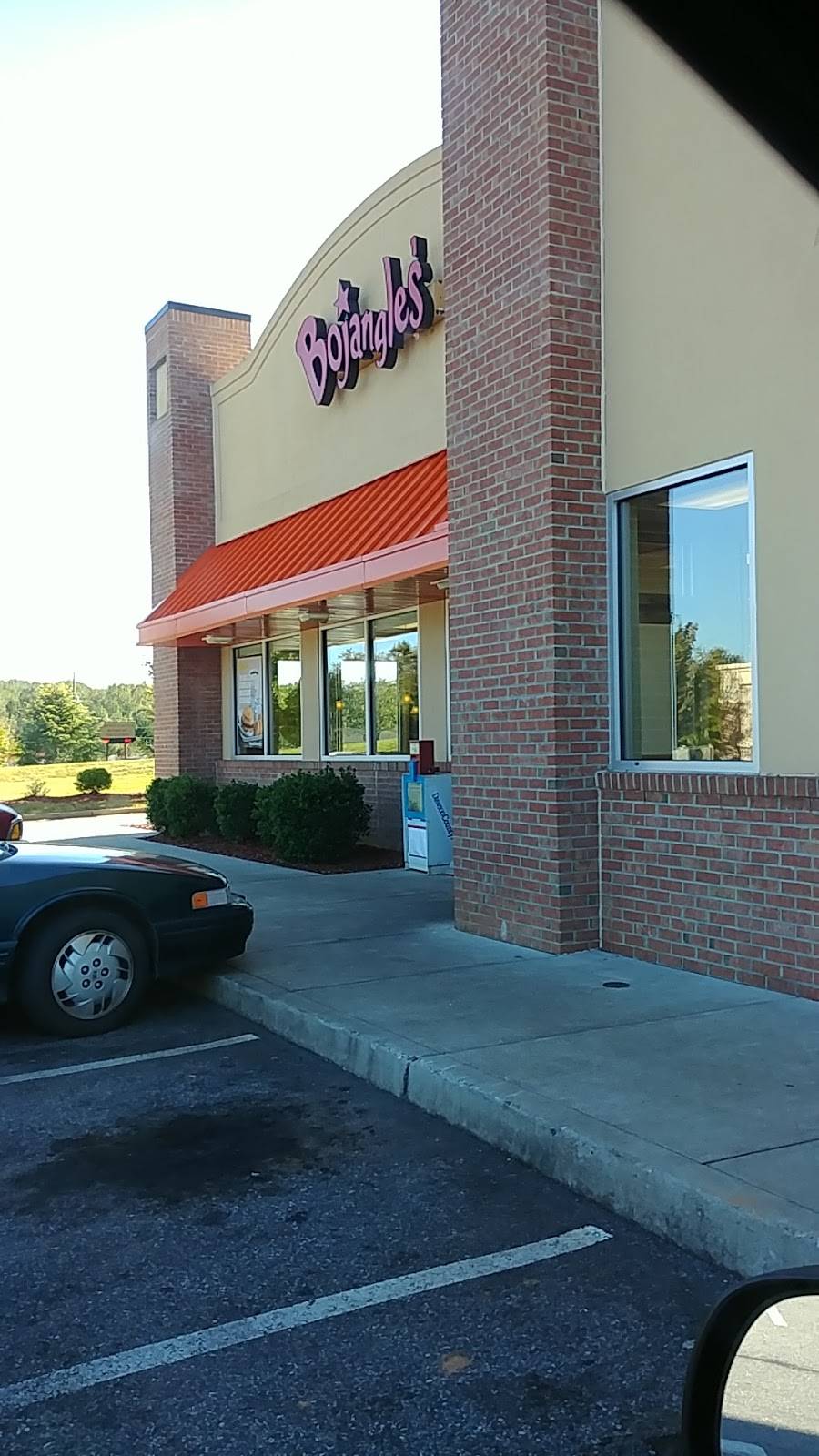 Bojangles Famous Chicken n Biscuits | restaurant | 25 Main St, Dawsonville, GA 30534, USA | 7062650091 OR +1 706-265-0091