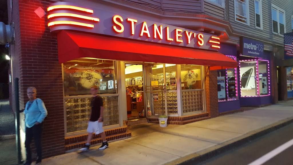 Stanleys Famous Hamburgers | restaurant | 535 Dexter St, Central Falls, RI 02863, USA | 4017269689 OR +1 401-726-9689