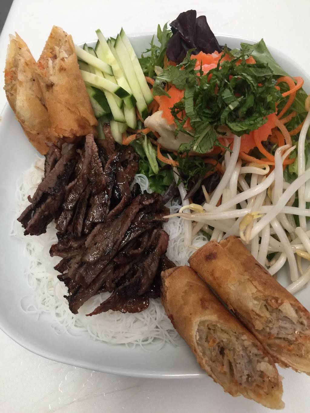Station Pho | restaurant | 327 Boulevard Saint-Martin O, Laval, QC H7M 1Y7, Canada | 4509010399 OR +1 450-901-0399