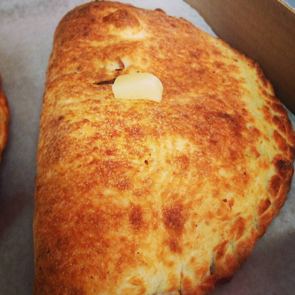 Free Topping Pizza | restaurant | 210 King St E, Bowmanville, ON L1C 1P3, Canada | 9056972002 OR +1 905-697-2002