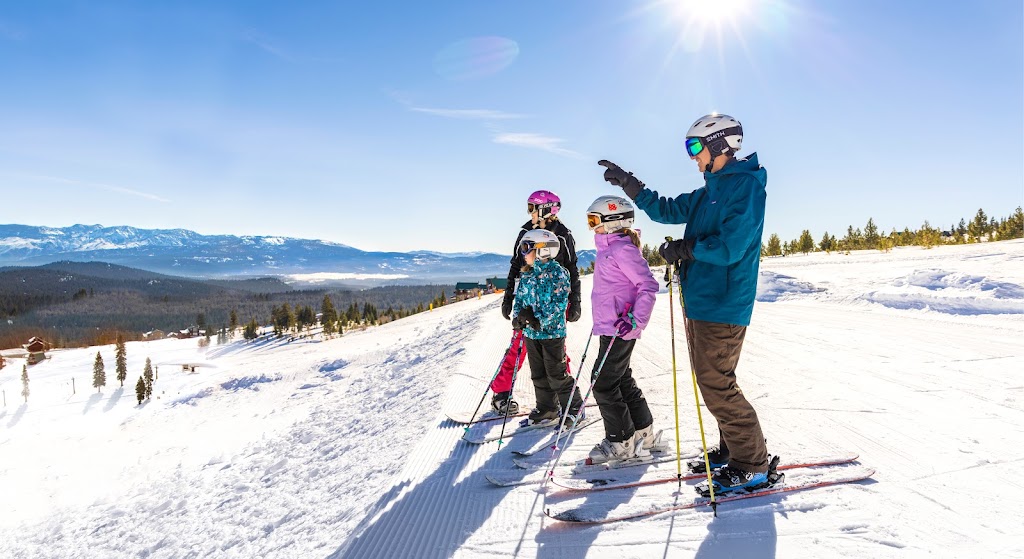 Tahoe Donner Downhill Ski Resort | restaurant | 11603 Snowpeak Way, Truckee, CA 96161, USA | 5305879444 OR +1 530-587-9444