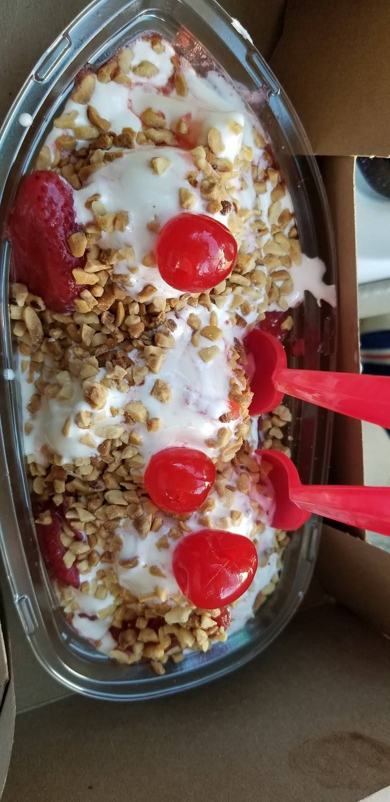 Leons Frozen Custard | restaurant | 3131 S 27th St, Milwaukee, WI 53215, USA | 4143831784 OR +1 414-383-1784