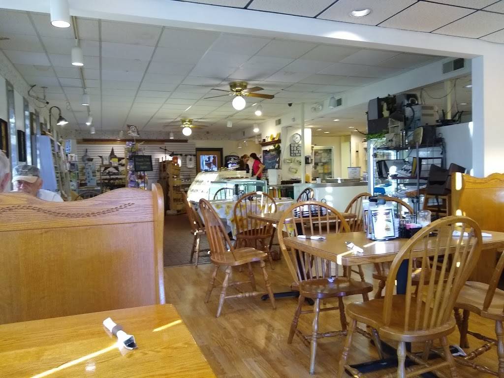 Amish Market Square Inc | bakery | 2850 Whitewater Ave, St Charles, MN 55972, USA | 5079325907 OR +1 507-932-5907