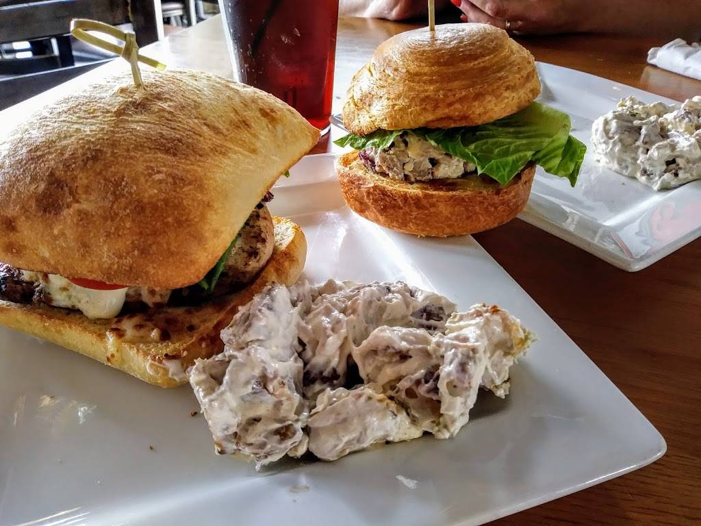 Beerhead Bar & Eatery - Cleveland Flats | restaurant | 1156 W 11th St, Cleveland, OH 44113, USA | 2166212000 OR +1 216-621-2000