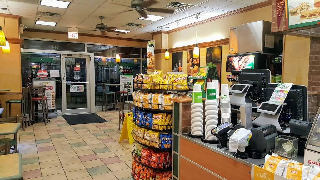 Subway Restaurants | restaurant | 6449 N Sheridan Rd, Chicago, IL 60626, USA | 7732746800 OR +1 773-274-6800