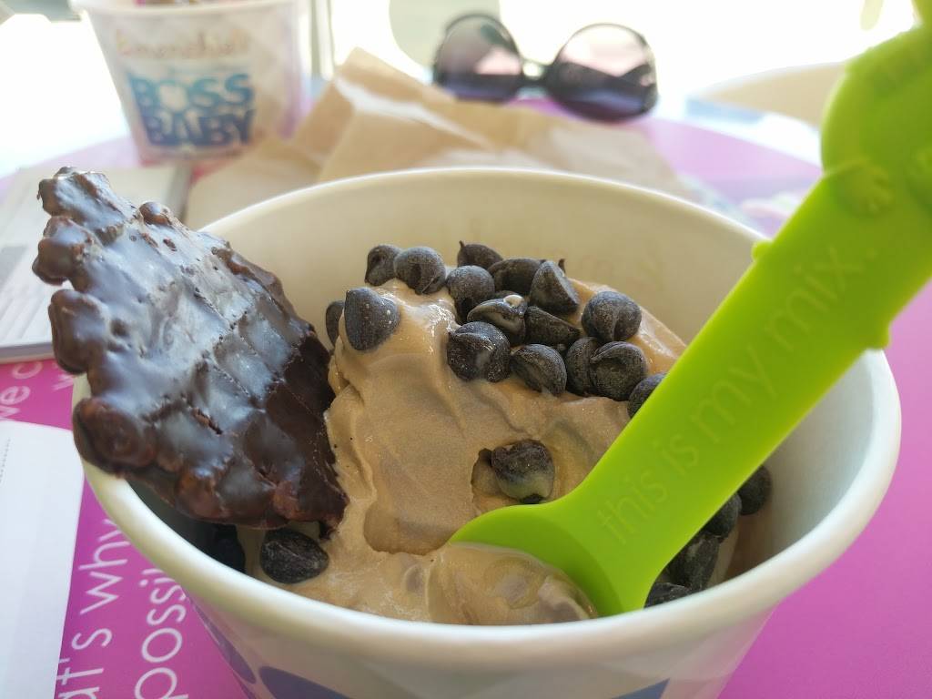 Menchies Frozen Yogurt | bakery | 4645 Casey Blvd, Williamsburg, VA 23188, USA | 7578085106 OR +1 757-808-5106