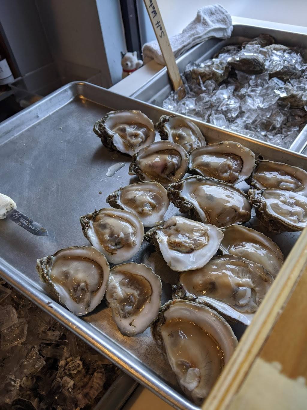 THE LOCAL PEARL OYSTER SHOPPE | restaurant | 124 Canal St, New Smyrna Beach, FL 32168, USA | 3864446483 OR +1 386-444-6483