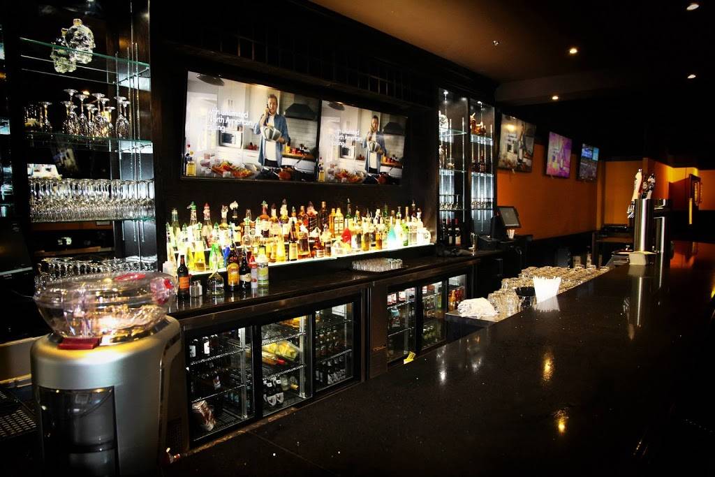 Whisky Johns Bar & Grill | restaurant | 843 King St W, Oshawa, ON L1J 2L4, Canada | 9055714533 OR +1 905-571-4533