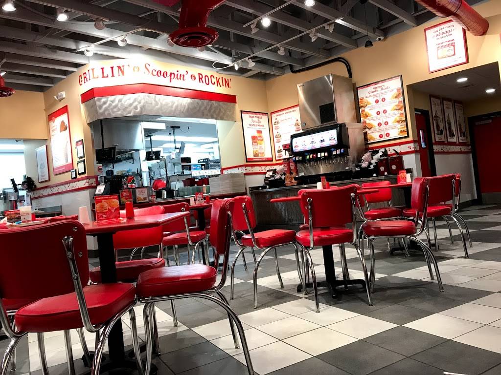 Freddys Frozen Custard & Steakburgers | restaurant | 2306 N Morton St, Franklin, IN 46131, USA | 3177863237 OR +1 317-786-3237