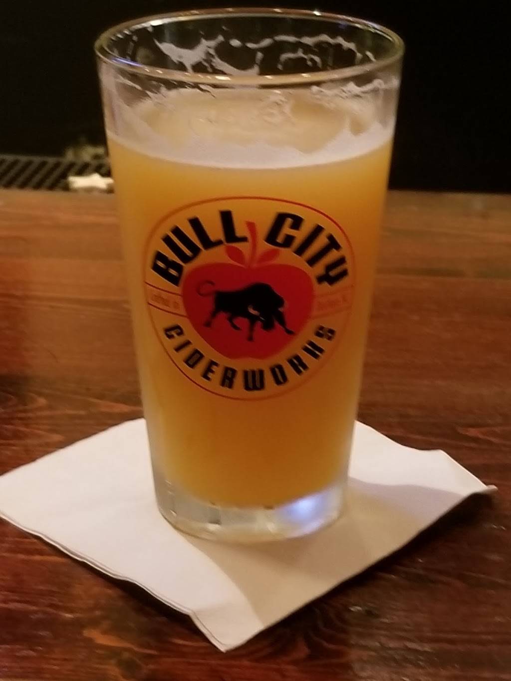 Hurricane Maggies Bar and Grill | restaurant | 7710 N Kings Hwy, Myrtle Beach, SC 29572, USA | 8434975000 OR +1 843-497-5000