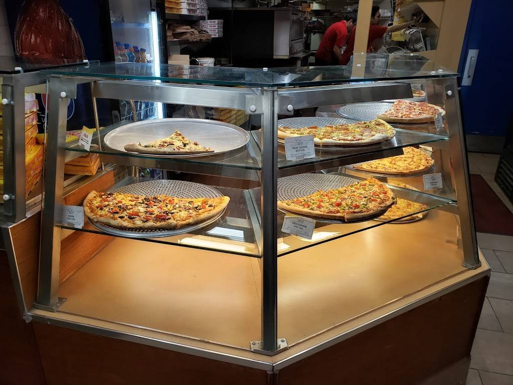 Ginos Pizza | restaurant | 2387 Yonge St, Toronto, ON M4P 2E7, Canada | 4164840004 OR +1 416-484-0004
