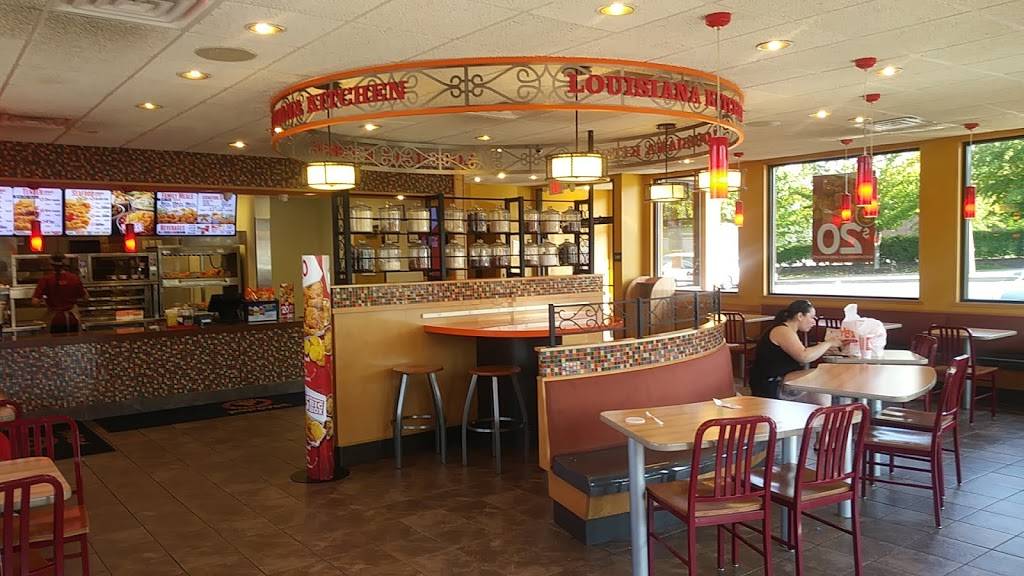 Popeyes Louisiana Kitchen | restaurant | 1141 MacArthur Rd, Whitehall, PA 18052, USA | 6103510334 OR +1 610-351-0334