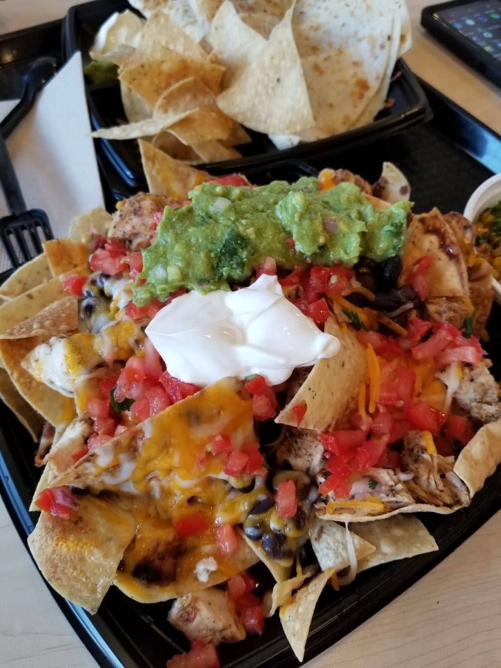 Baja Fresh Mexican Grill | restaurant | 595 N Moorpark Rd, Thousand Oaks, CA 91360, USA | 8057780877 OR +1 805-778-0877
