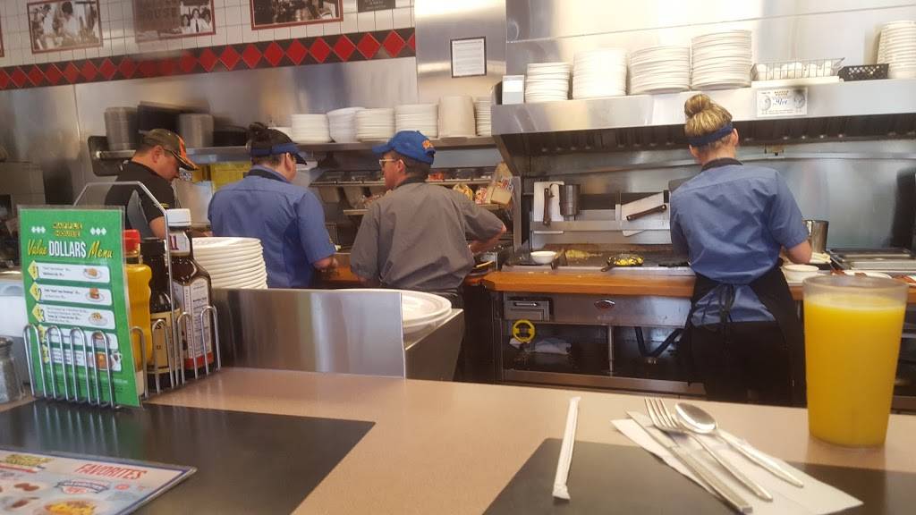 Waffle House | meal takeaway | 2555 Limestone Pkwy, Gainesville, GA 30501, USA | 6784507370 OR +1 678-450-7370