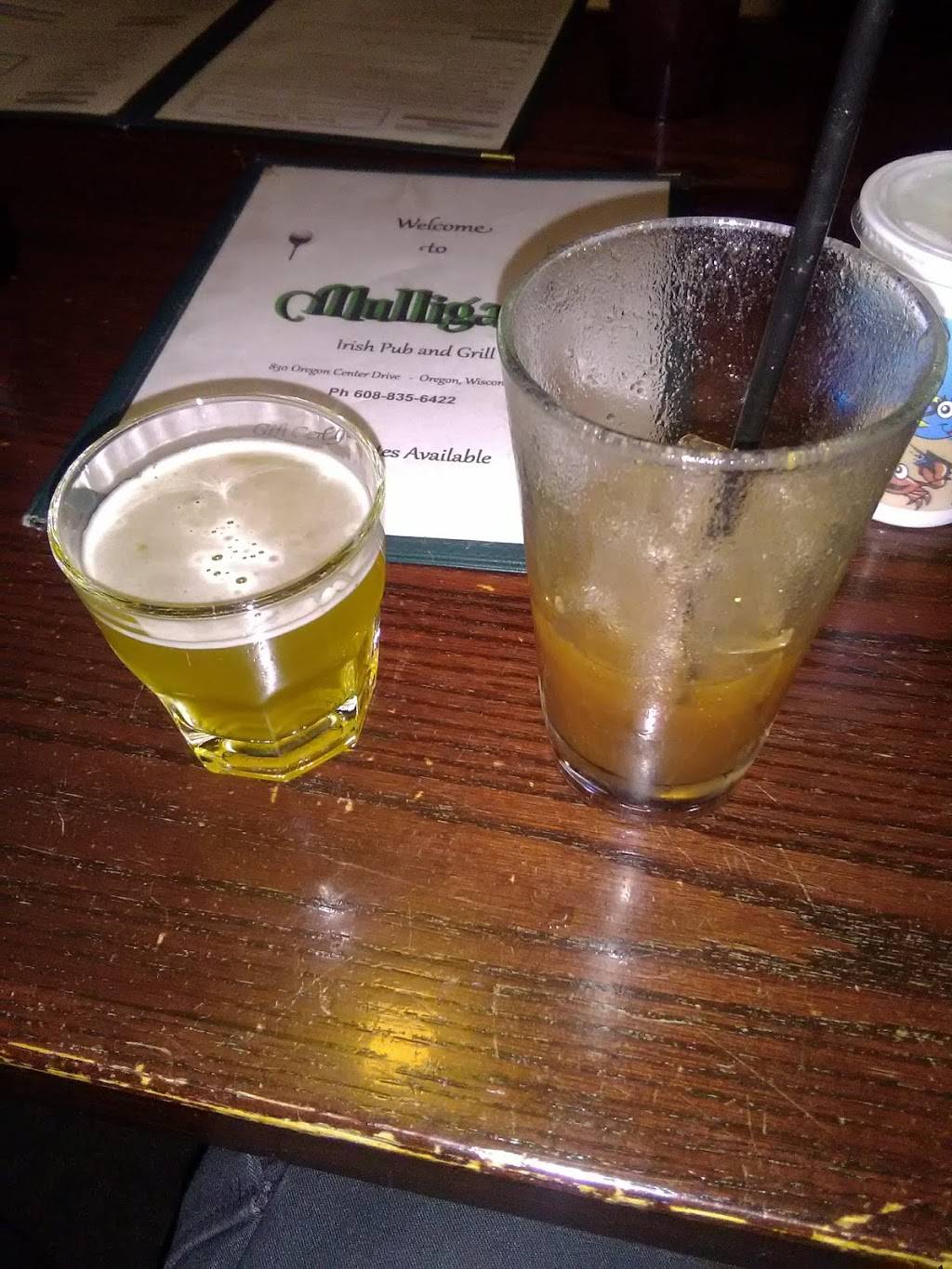 Mulligans Bar & Grill | restaurant | 830 Oregon Center Dr, Oregon, WI 53575, USA | 6088356422 OR +1 608-835-6422