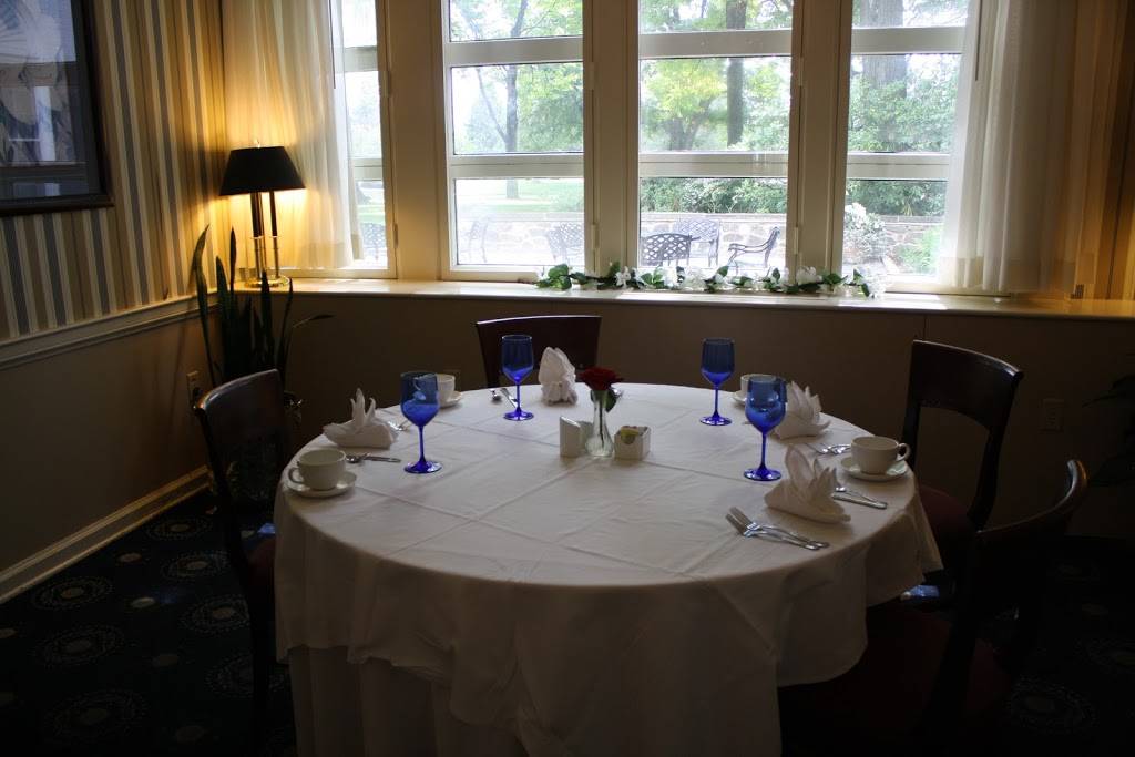 The Dining Room at The Nittany Lion Inn | restaurant | 200 W Park Ave, State College, PA 16803, USA | 8148658590 OR +1 814-865-8590