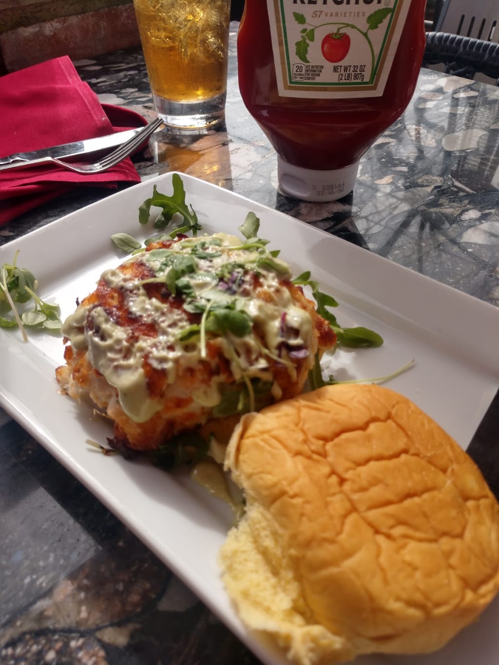 Henris Bar | restaurant | 4113 Pleasure Ave, Sea Isle City, NJ 08243, USA | 6092632233 OR +1 609-263-2233